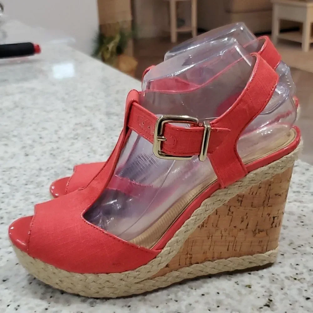 Antonio Melani womans cork wedge, size 9, nwot